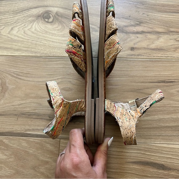 TOMS |‎ Beige & Red Cork Zoe Sandal - Picture 9 of 11